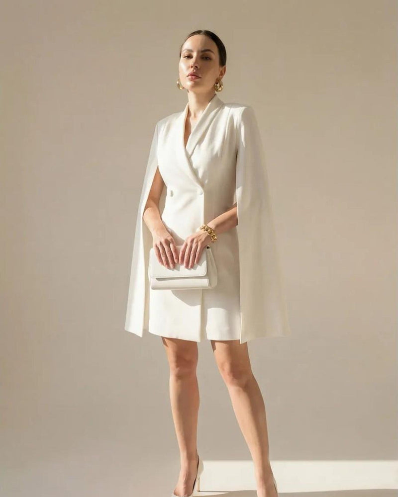 Blazer capa blanco, la pieza firma de SALMOURE