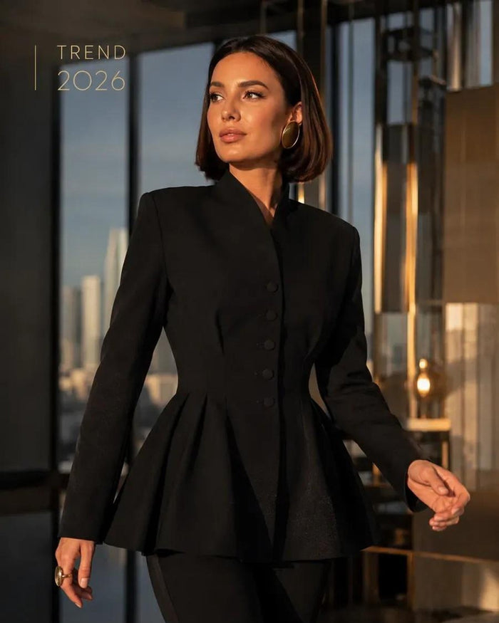 Blazer negro entallado de cuello alzado con vuelo en el bajo, SALMOURE